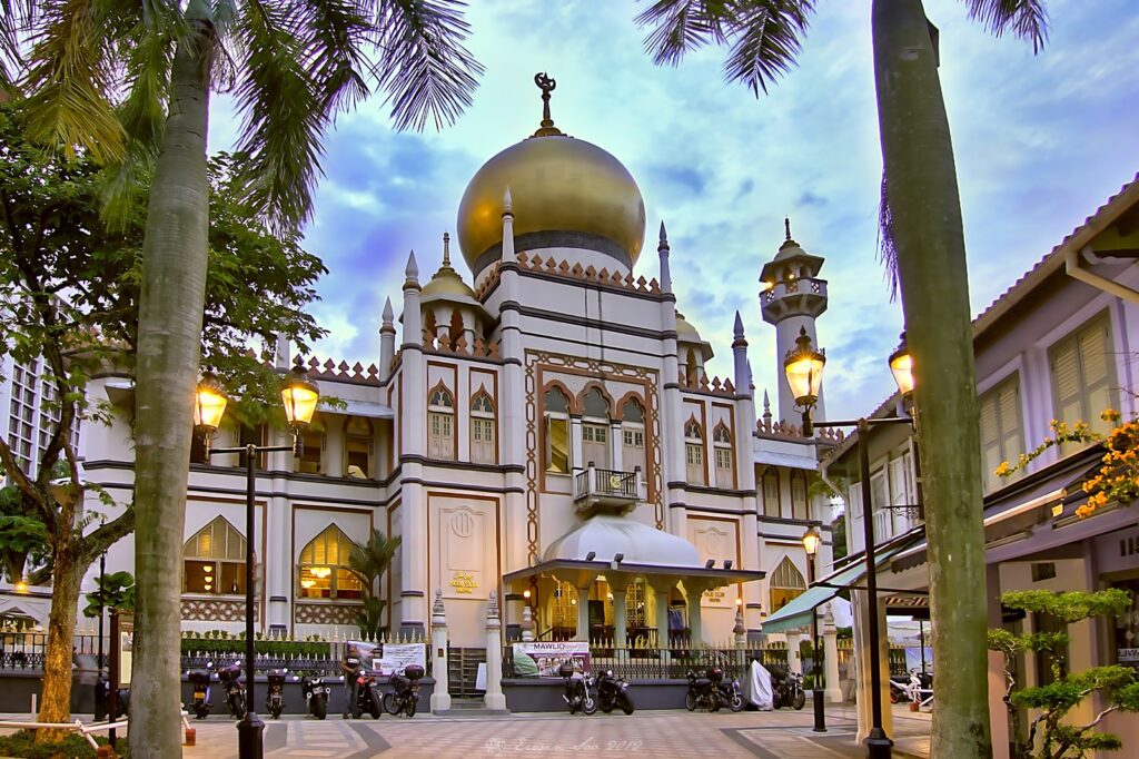 Credit: https://sg.hotels.com/go/singapore/sultan-mosque